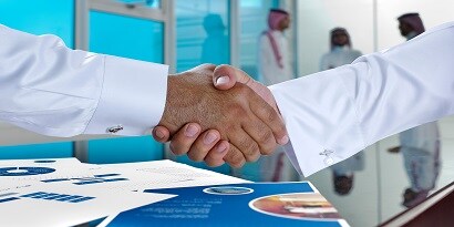 2 employees talking 
