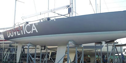 Polyester/fiberglass sailboat hull bonded together with industrial adhesive
