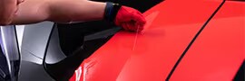 Detail shot of the wrap installer applying film with 3M™ Knifeless Tape.